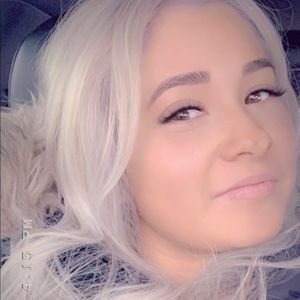 Meet your Posher, Elvia